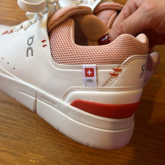 THE ROGER Advantage Tennis Sneaker - Picture 2 of 4